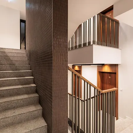 Apartment Of The Kings - Riverside K22 M13&28 *